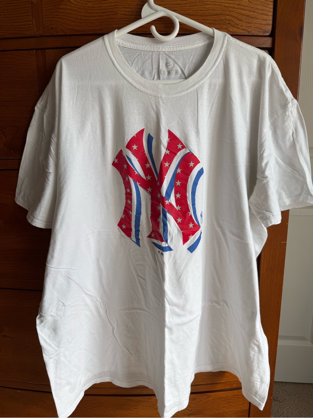Fanatics White Tee with Red & Blue Star NY Yankees Logo 3XL